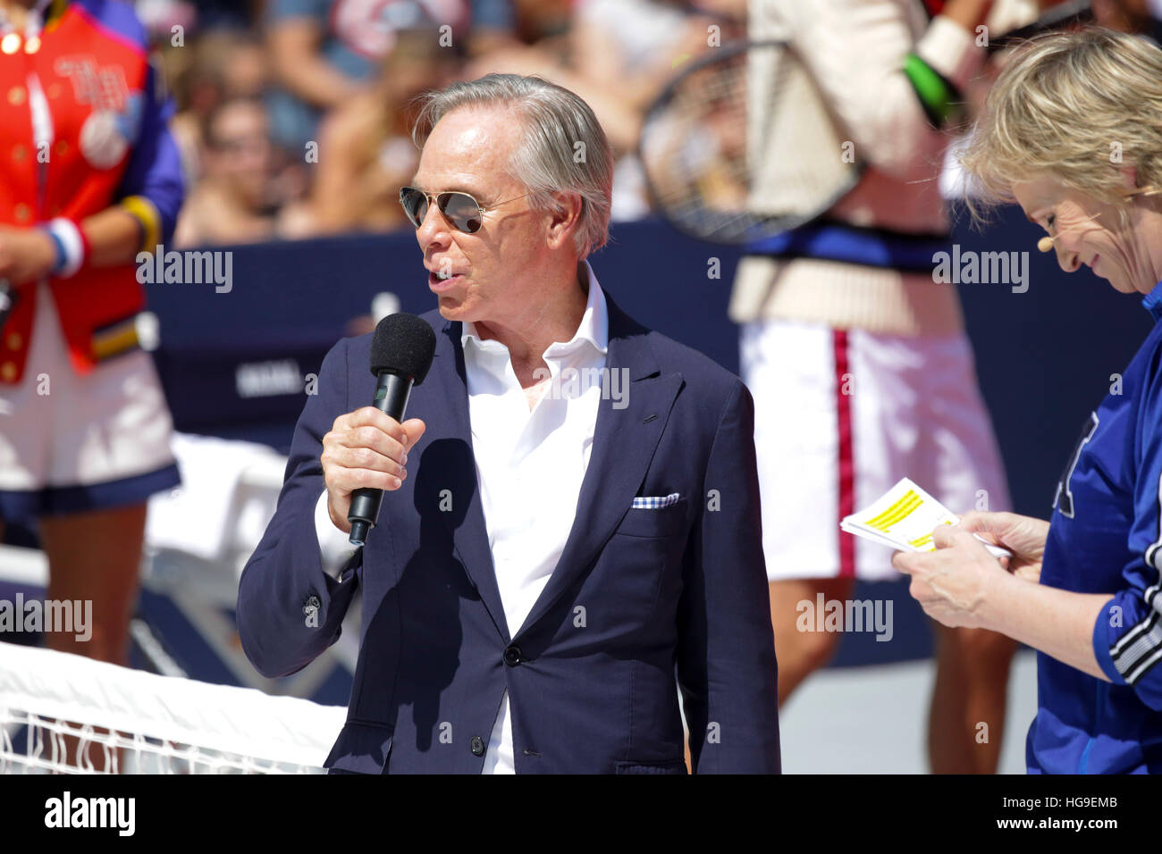 Tommy Hilfiger introduce Rafael Nadal al calcio di inizio #tommyxnadal Foto Stock