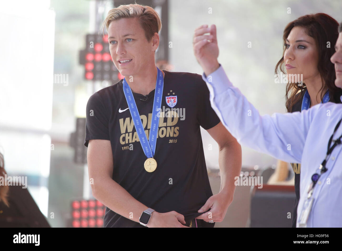 Speranza Solo e Abby Wambach del USWNT appaiono sulla Today Show per un'intervista con Matt Lauer. Foto Stock