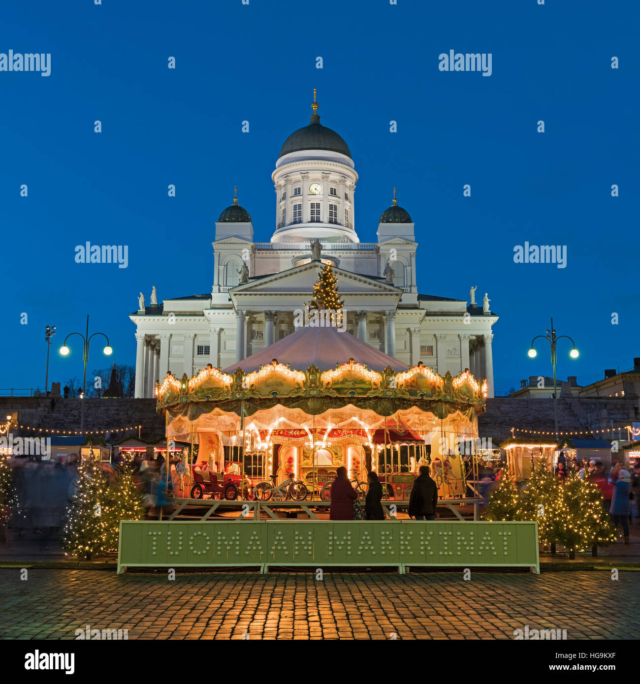 Mercato di Natale la cattedrale e la Piazza del Senato a Helsinki Finlandia Foto Stock