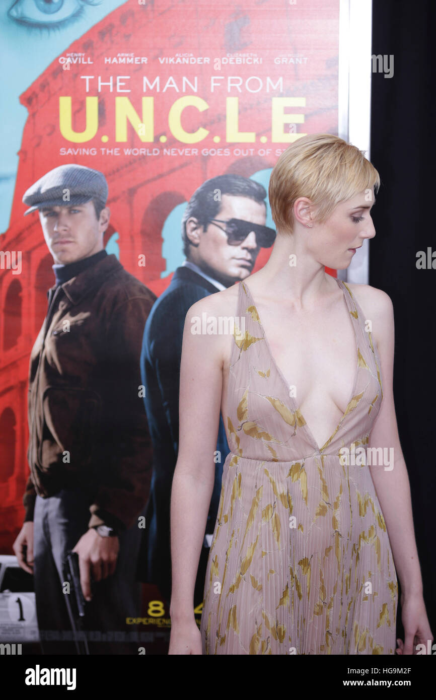 Elizabeth Debicki arriva all'uomo da U.N.C.L.E premiere al Zigfield Theatre di New York. Foto Stock