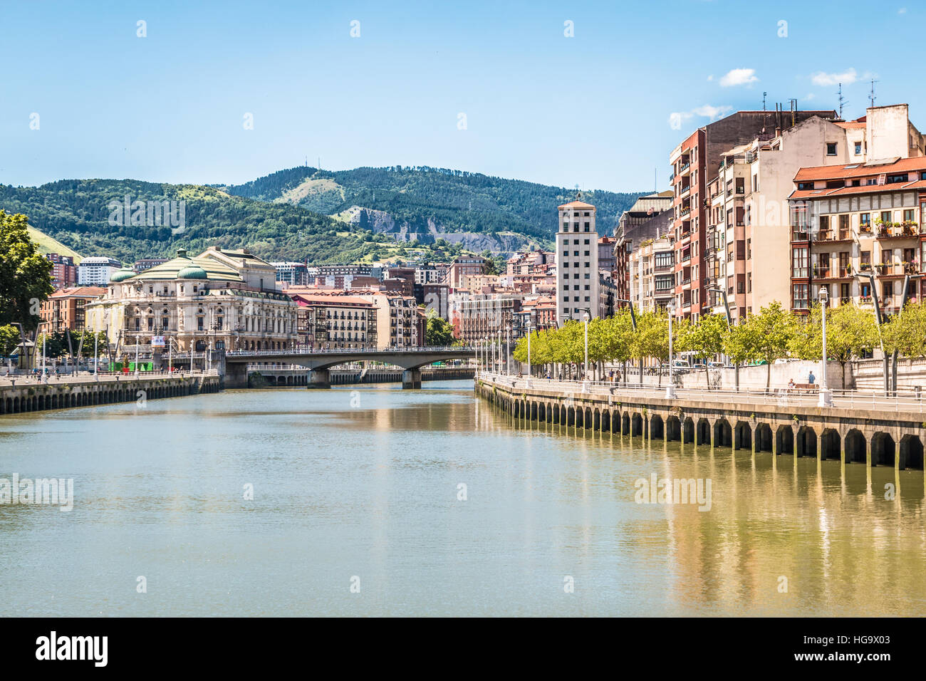 Bella vista sulla città di Bilbao in Spagna Foto Stock