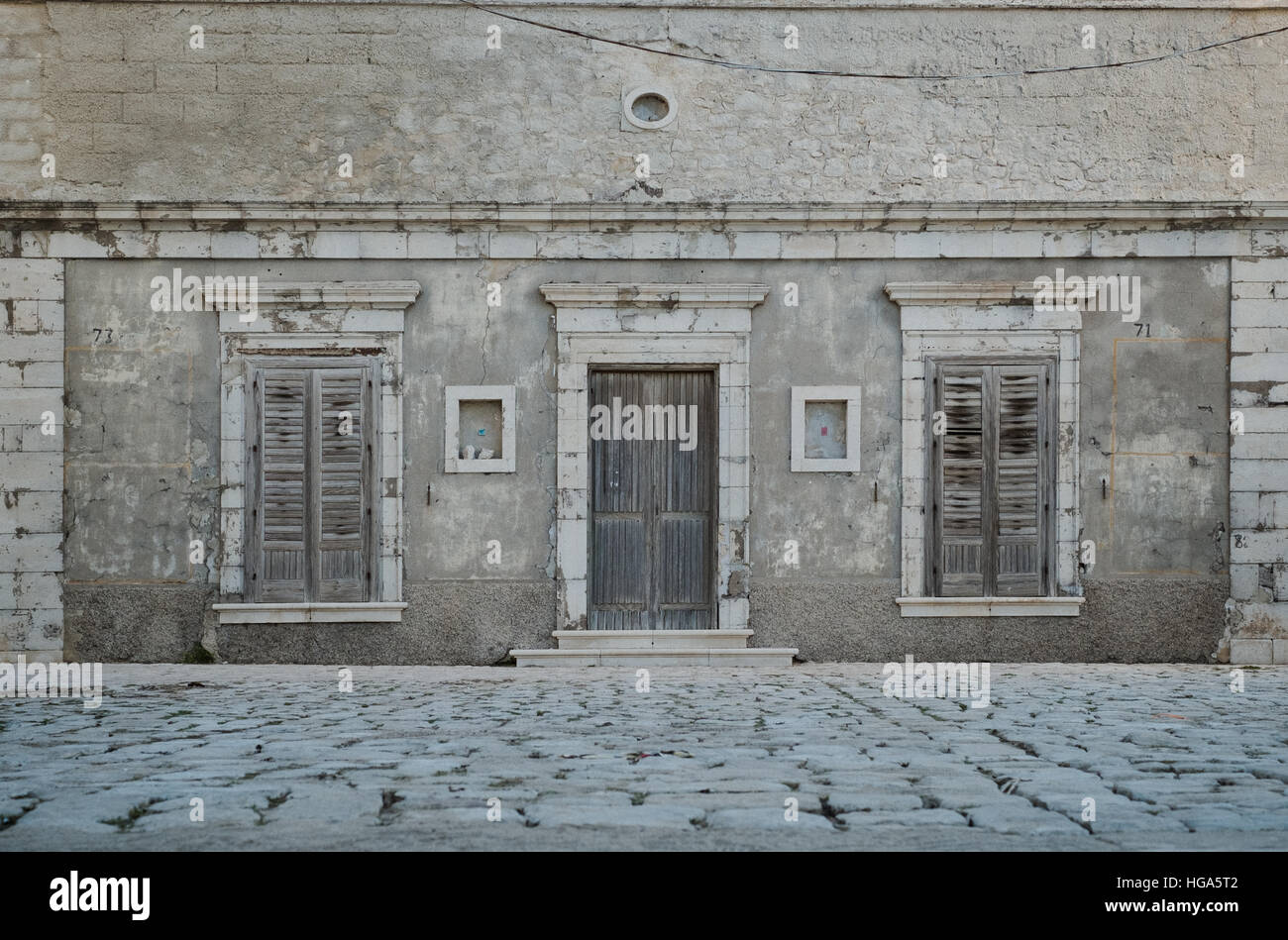 Il vecchio tradizionale casa balneare facciata in Sampieri, villaggio siciliano in Italia Foto Stock