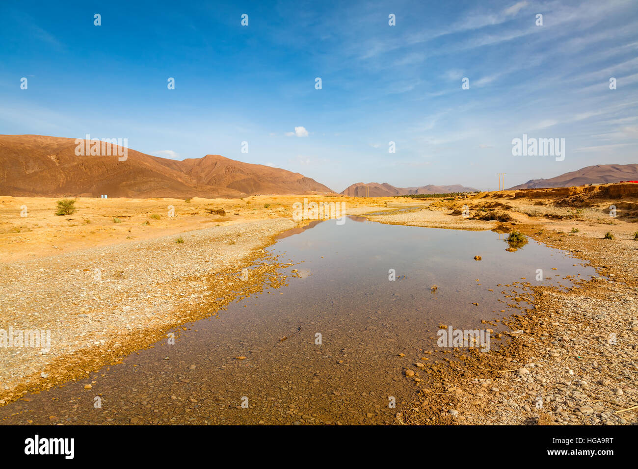 Wadi nel sud del Marocco sono stagionali di alimentazione di acqua per l'OASI Foto Stock