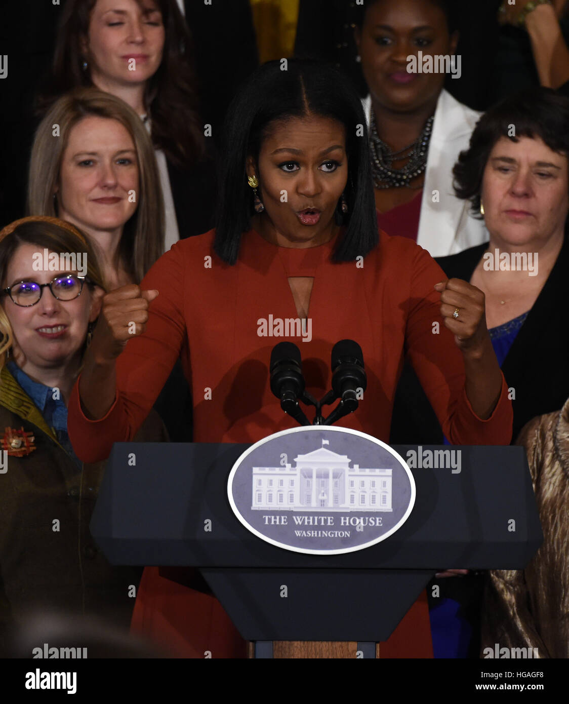 Washington, Stati Uniti d'America. Il 6 gennaio, 2017. Michelle Obama (anteriore) dà il suo ultimo discorso come U.S. La First Lady durante il 2017 consulente della scuola dell'anno evento presso la Casa Bianca a Washington DC, capitale degli Stati Uniti, il 6 gennaio 2017. © Bao Dandan/Xinhua/Alamy Live News Foto Stock