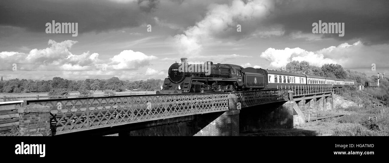 Treno a vapore 73050 Città di Peterborough, Nene Valley Railway, Wansford Stazione, Peterborough, Cambridgeshire, Inghilterra Foto Stock