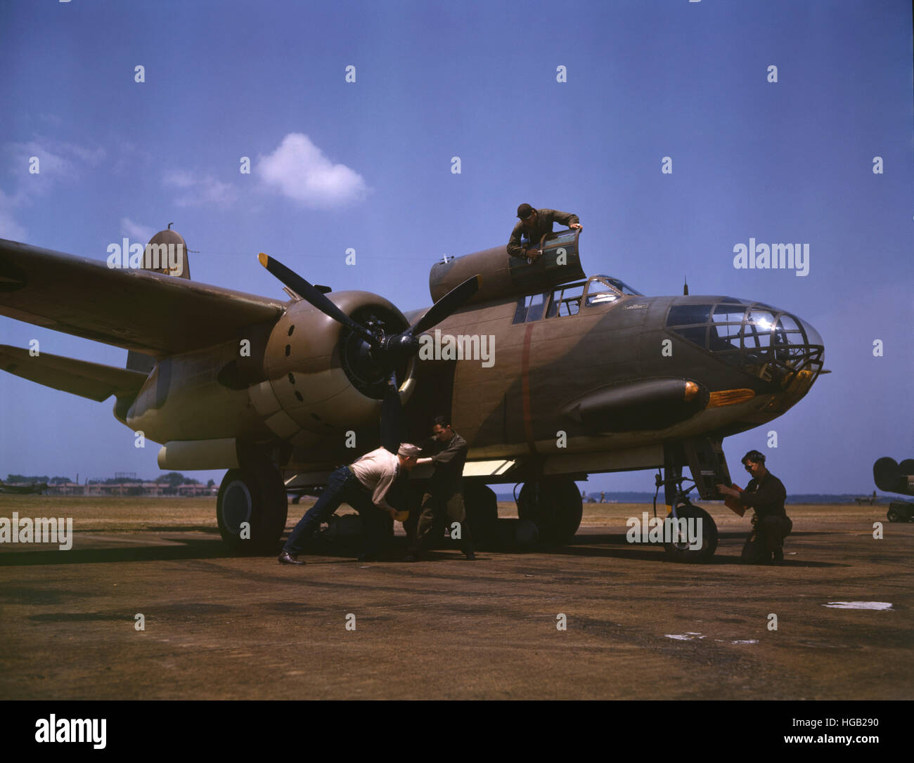Luglio 1942 - Un'A-20 Havoc bomber di essere serviti a Langley Field, Virginia. Foto Stock