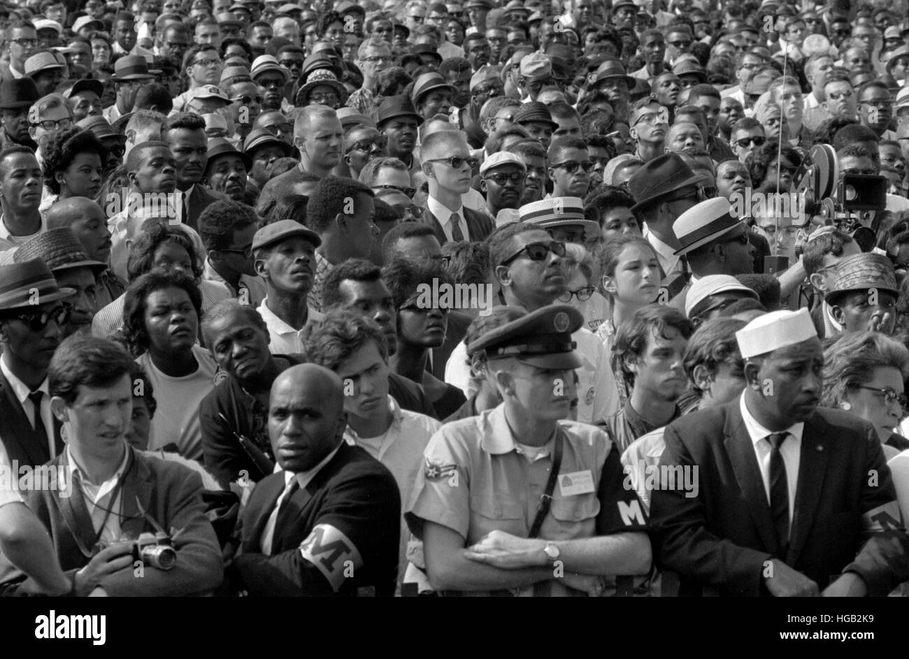 La folla di persone presso il Lincoln Memorial durante il mese di marzo su Washington, 1963. Foto Stock