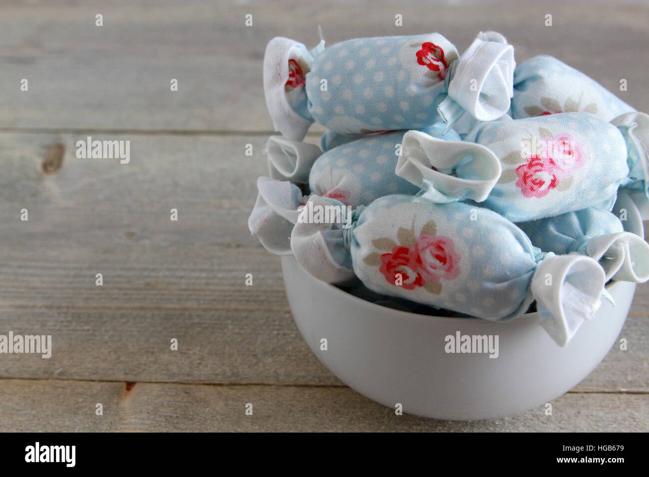 Caramella di cotone per la decorazione di interni in tazza da caffè Foto Stock