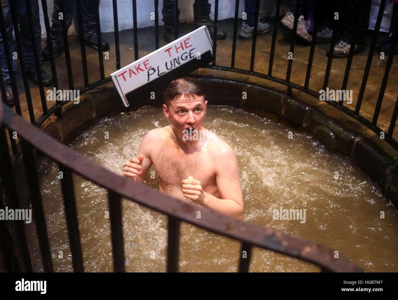 Whitewells Capodanno tuffo acqua di congelamento Foto Stock