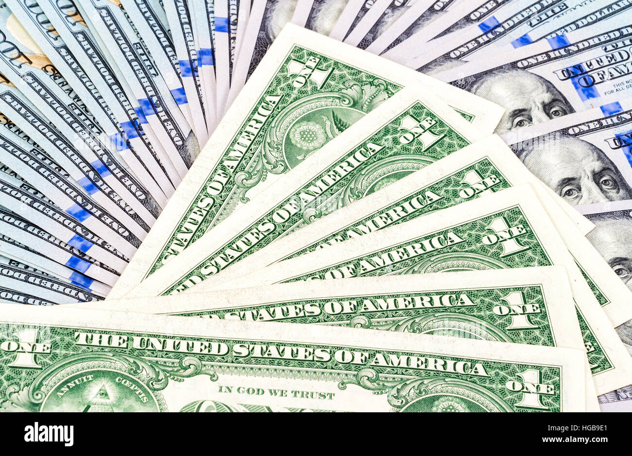 Pila di un centinaio di american le fatture del dollaro come sfondo Foto Stock