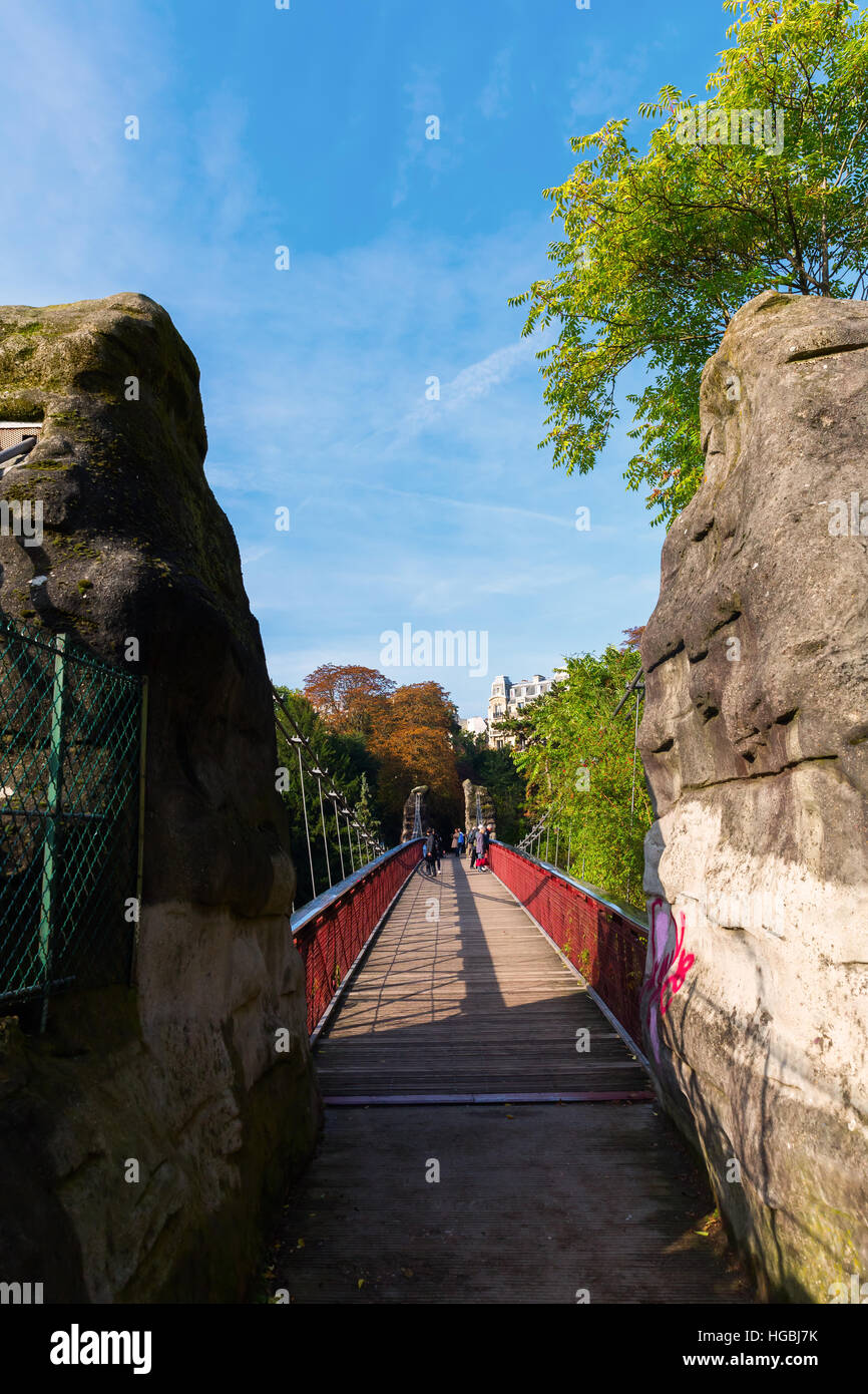 Bridge da Temple de la Sibylle nel Parc des Buttes Chaumont a Parigi, Francia Foto Stock