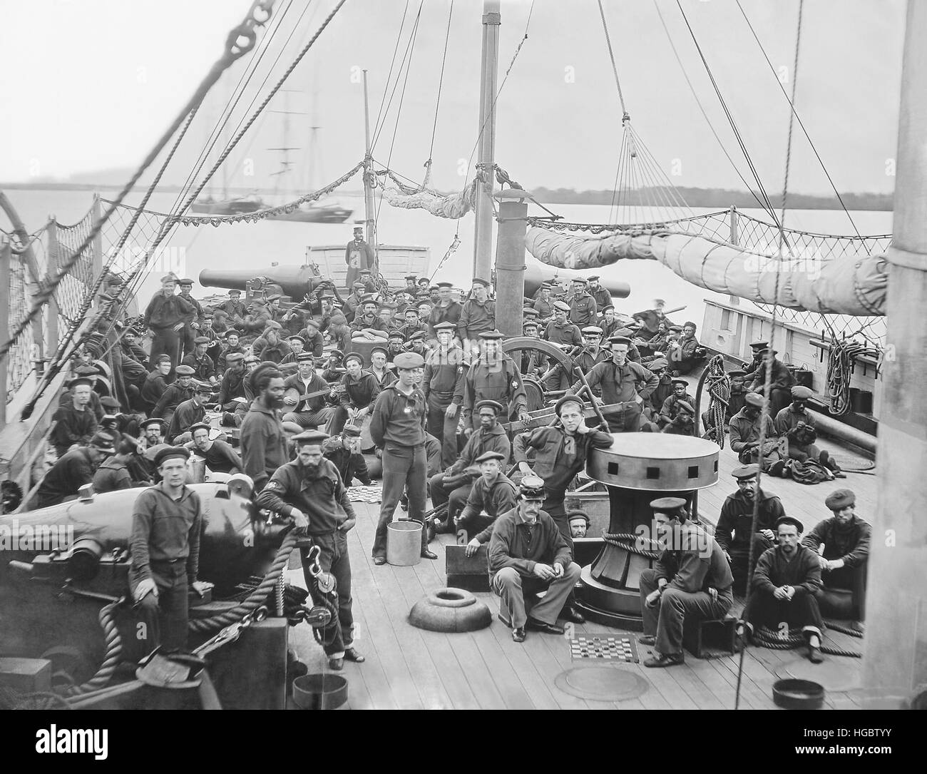 I marinai sul ponte della USS pistola Mendota imbarcazione durante la Guerra Civile Americana. Foto Stock