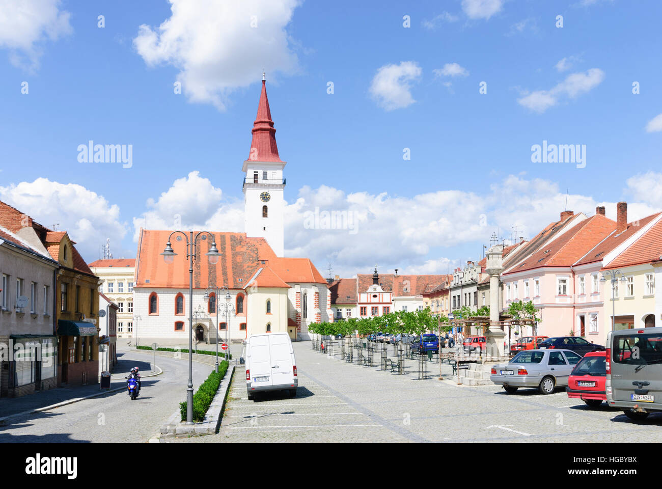 Jemnice (Jamnitz): la Piazza del Mercato con il san Stanislao Chiesa , Vysocina, Regione Hochland, ceco Foto Stock