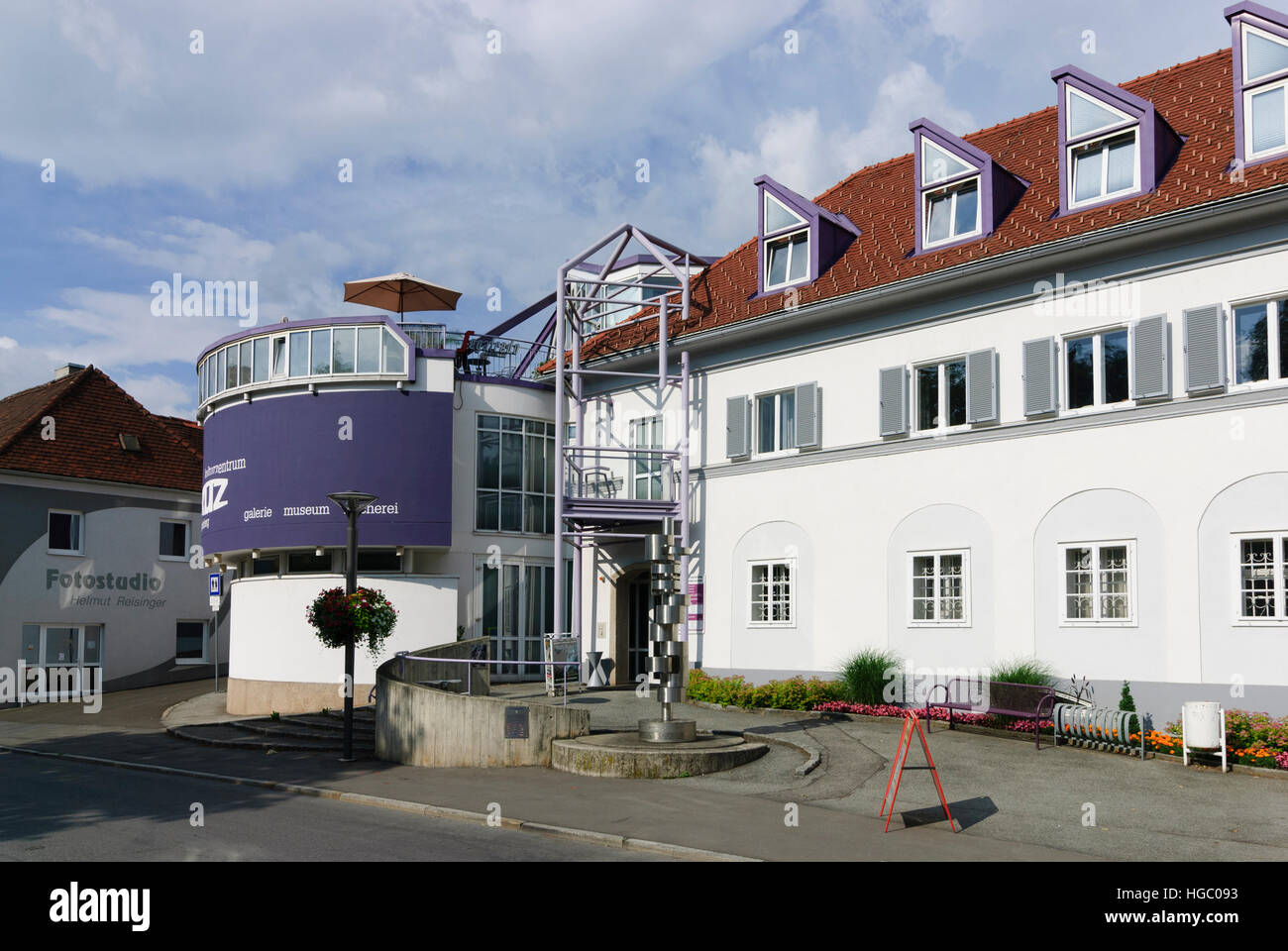 Kapfenberg: centro culturale con l'Europa scultura in primo piano, Obere Steiermark, Steiermark, Stiria, Austria Foto Stock
