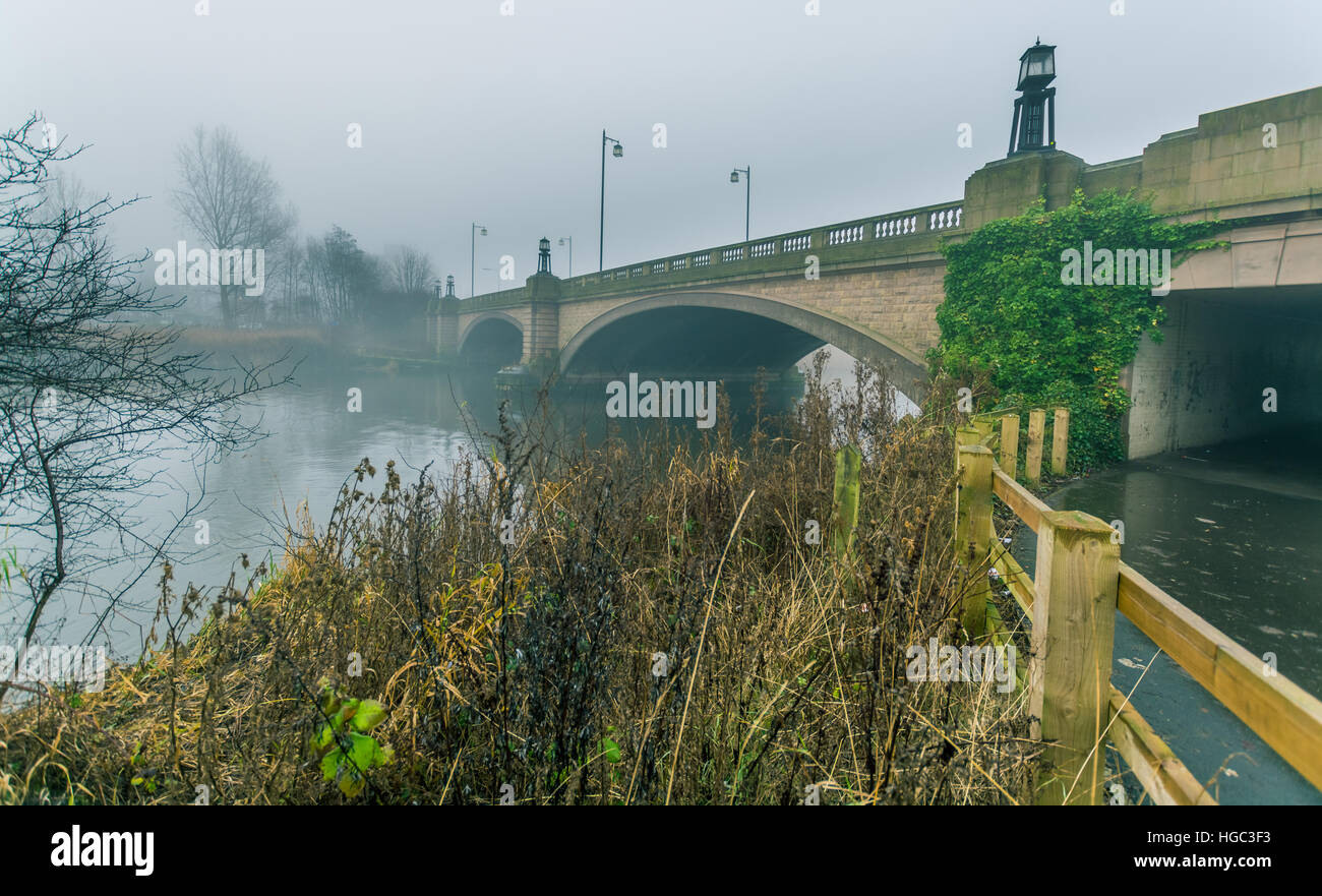 Il Kingsway Bridge a Paddington banca in Warrington, Cheshire Foto Stock