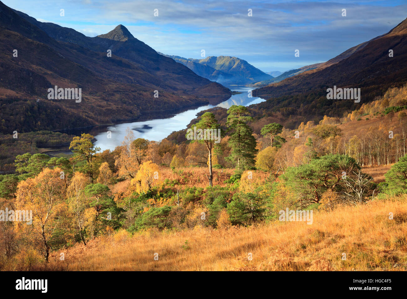 Il Pap di Glen e Loch Leven catturato dal sentiero di Mamore Lodge. Foto Stock