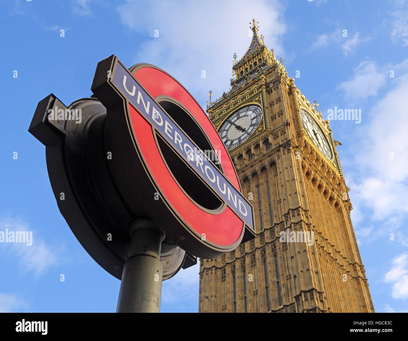 Westminster, le icone di Londra con la metropolitana e la casa del parlamento, England, Regno Unito Foto Stock