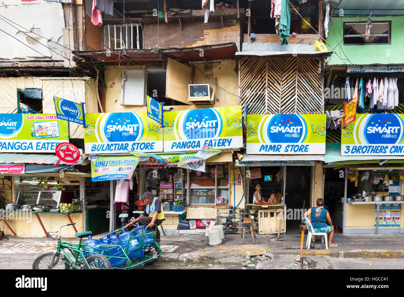 Negozi locali e residenti, Intramuros, Manila, Filippine Foto Stock