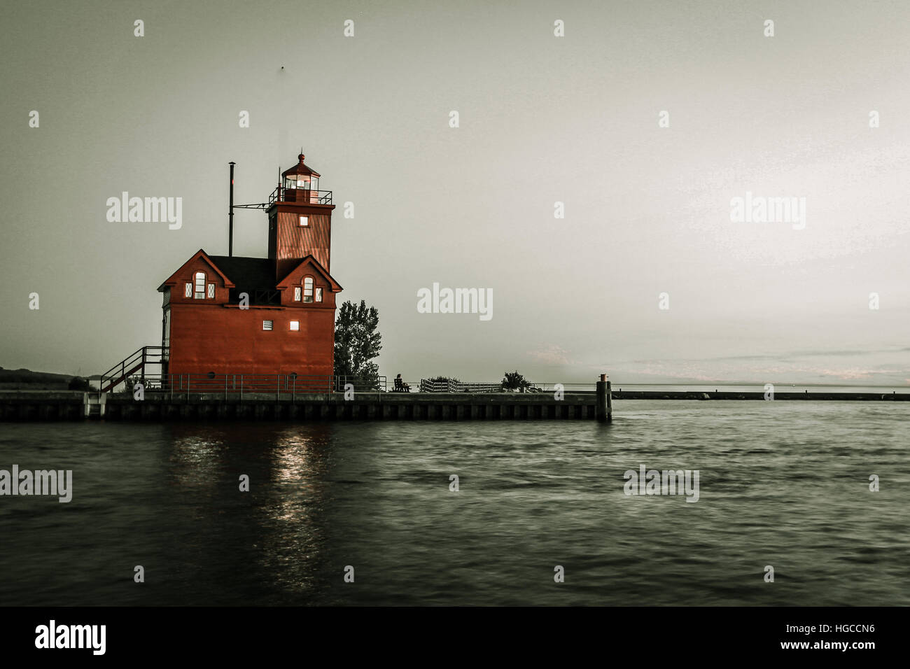 Vintage il lago michigan faro faro illuminato sulle rive del lago michigan nella città dell'Olanda. Foto Stock