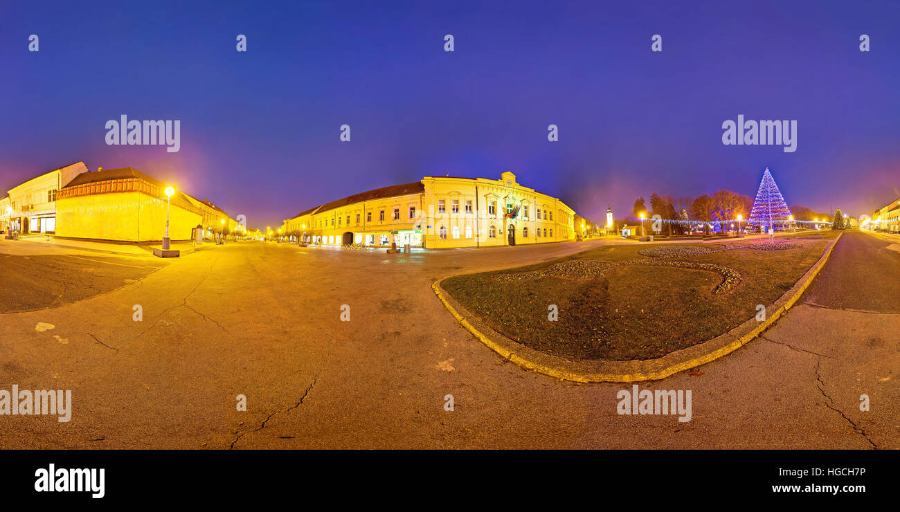 Città di Koprivnica avvento tempo vista serale, sferica panorama di Podravina regione in Croazia Foto Stock