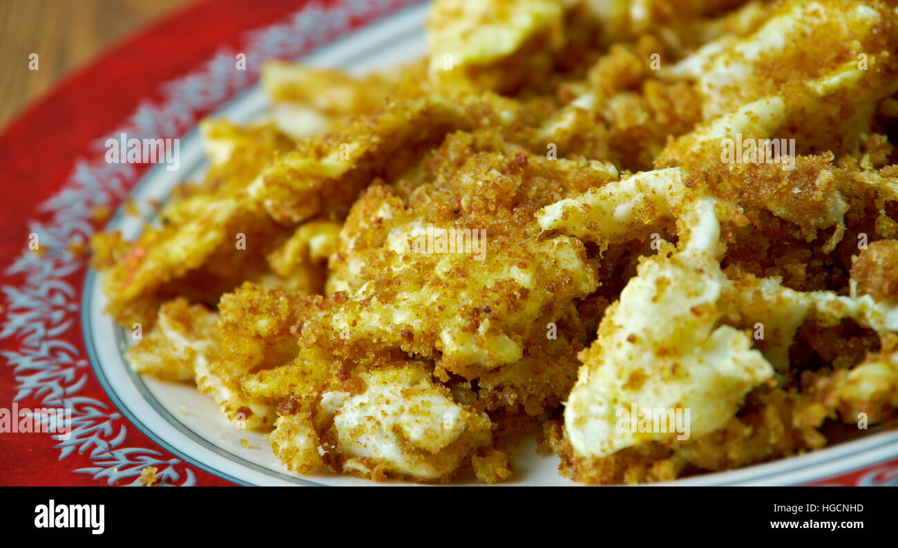 Farofa de ovos uovo con farina di manioca o.Cucina latina Foto Stock