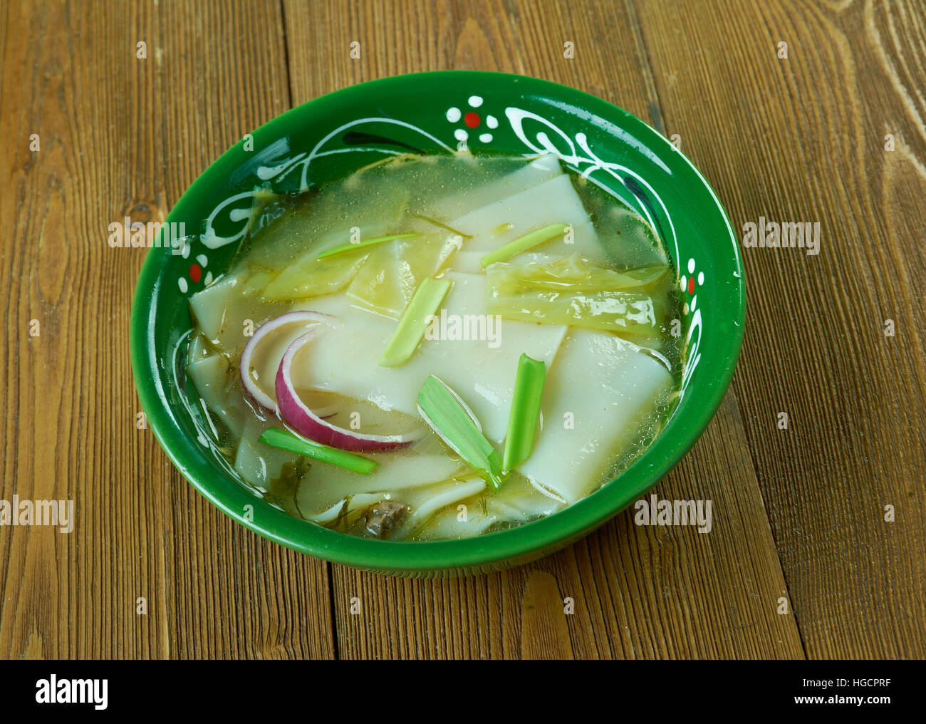 Thenthuk noodle soup in cucina Tibetana Foto Stock