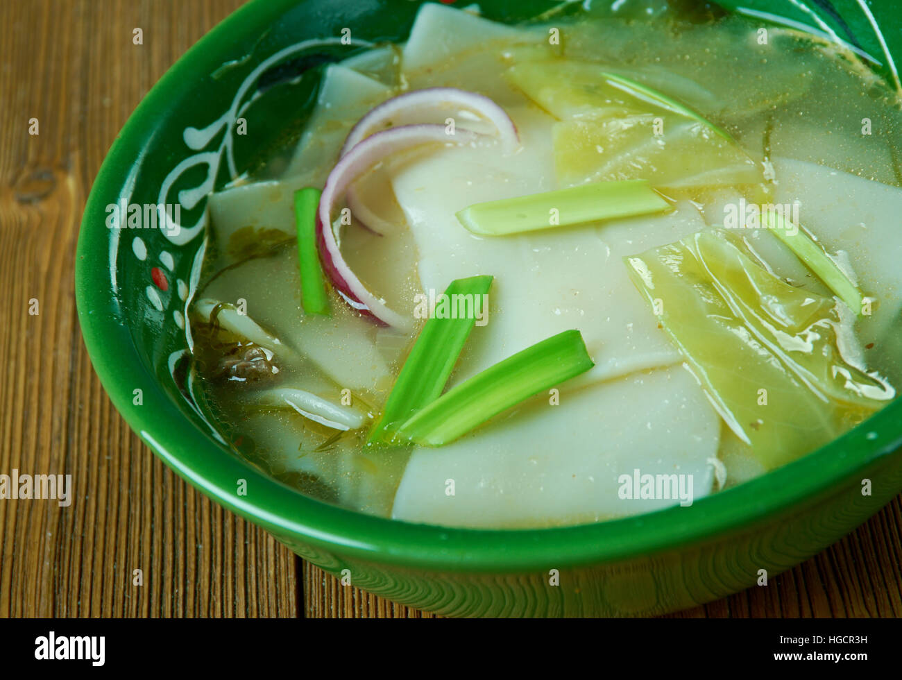 Thenthuk noodle soup in cucina Tibetana Foto Stock