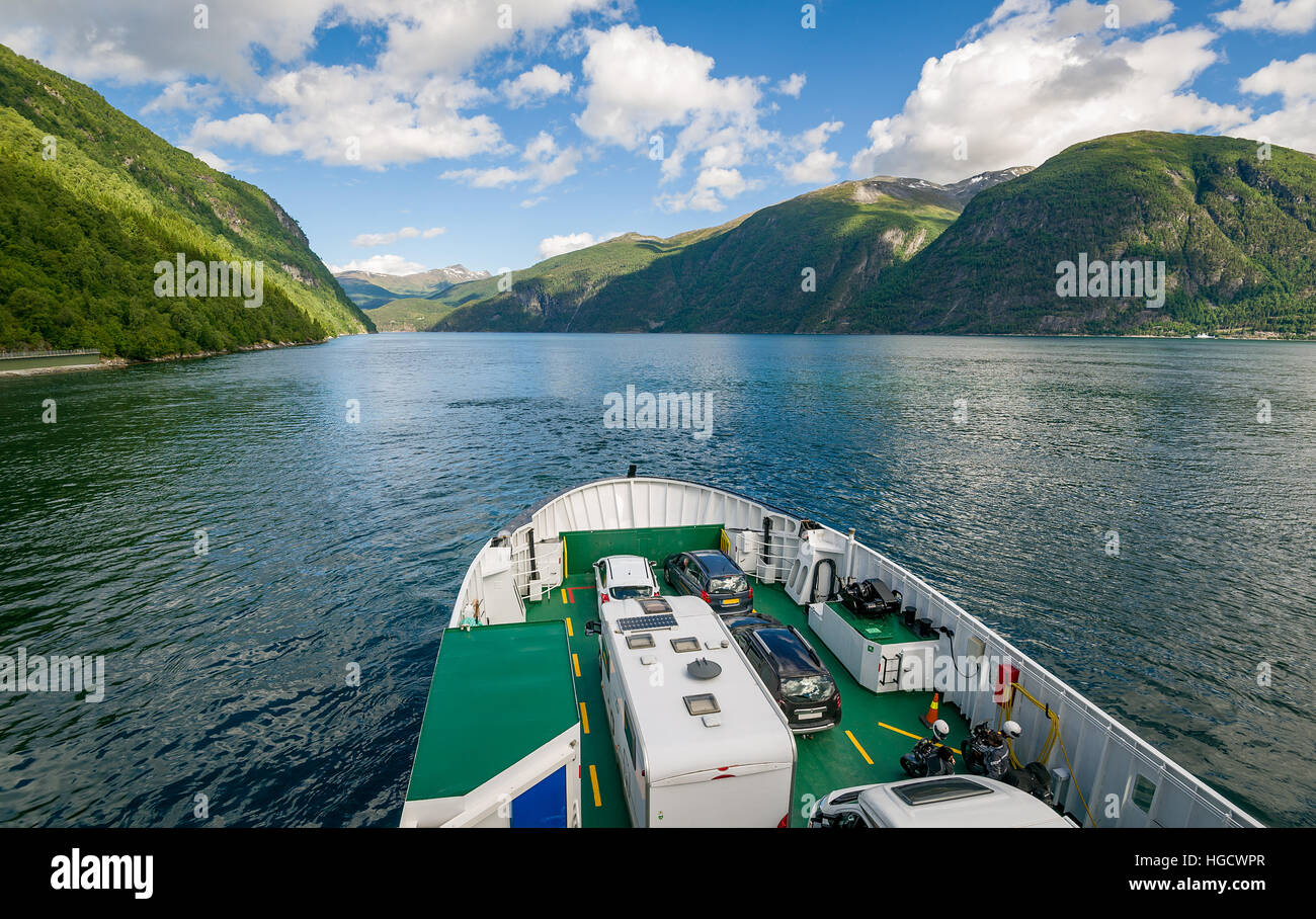 Traghetto norvegese con auto Foto Stock