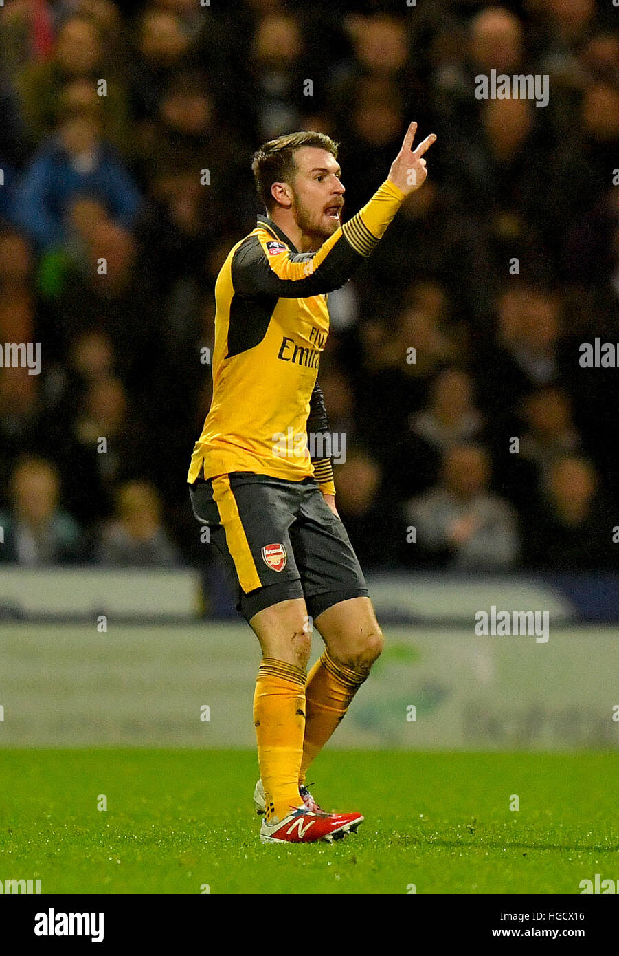 Arsenal's Aaron Ramsey gesti durante la Emirates fa Cup, terza partita a Deepdale, Preston. PREMERE ASSOCIAZIONE foto. Data immagine: Sabato 7 gennaio 2017. Vedi PA storia CALCIO Preston. Il credito fotografico dovrebbe essere: Dave Howarth/PA Wire. RESTRIZIONI: Nessun utilizzo con audio, video, dati, elenchi di apparecchi, logo di club/campionato o servizi "live" non autorizzati. L'uso in-match online è limitato a 75 immagini, senza emulazione video. Nessun utilizzo nelle scommesse, nei giochi o nelle pubblicazioni di singoli club/campionati/giocatori. Foto Stock