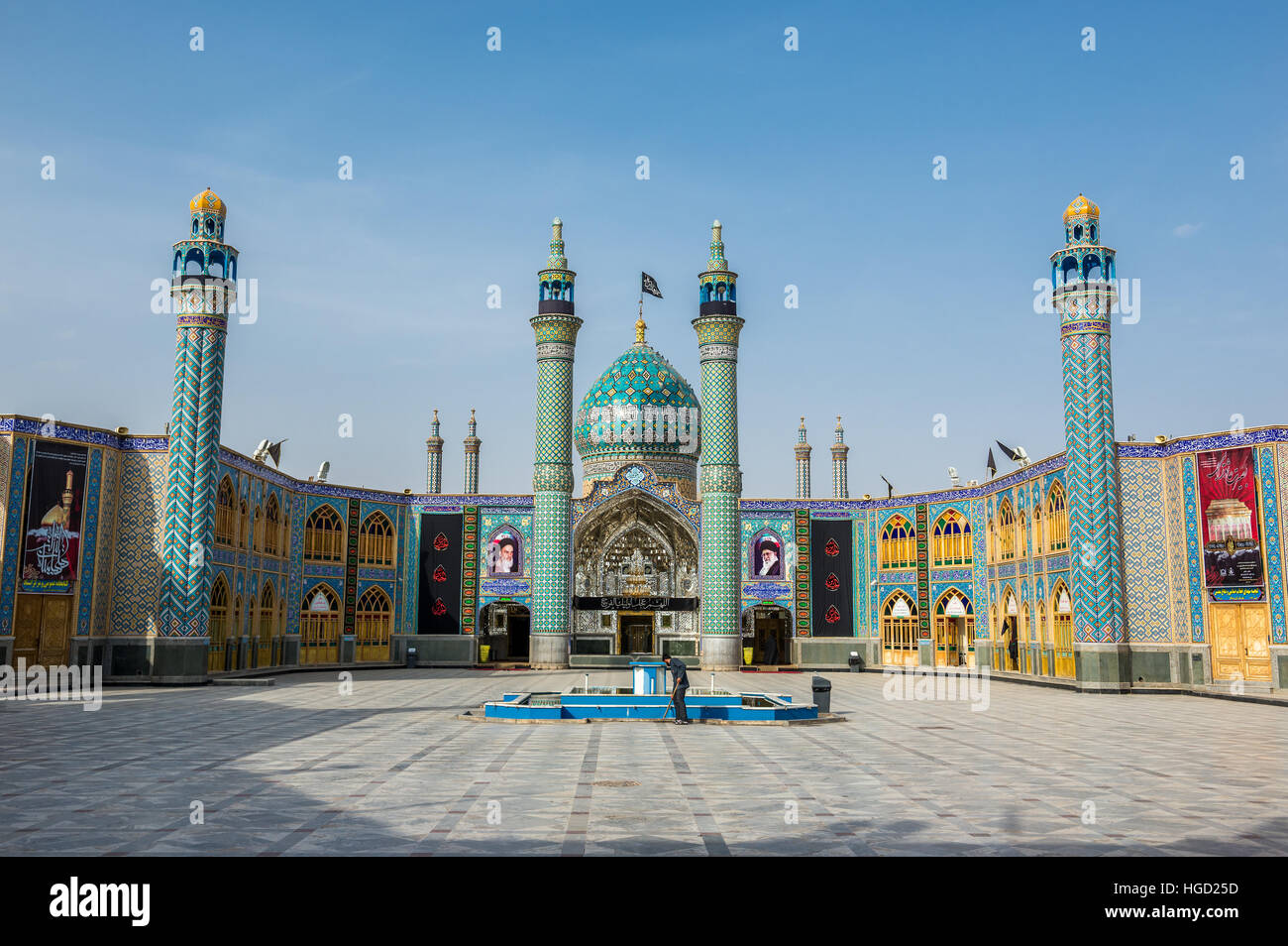 Cortile del santuario di Imamzadeh Helal Ali (Hilal ibn Ali) in Aran va Bidgol, Provincia di Isfahan in Iran Foto Stock