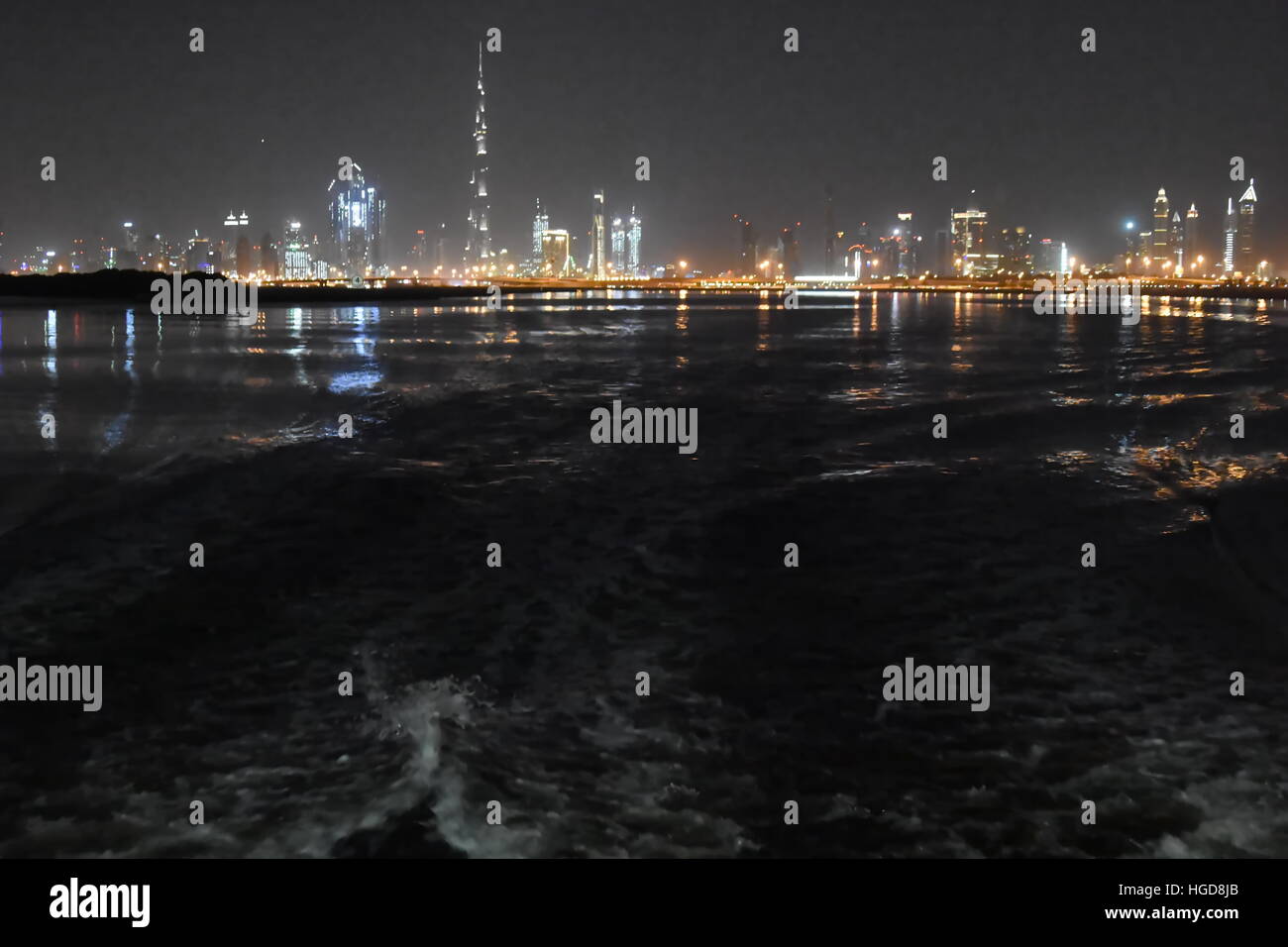 Dubai traghetto alla sera vista canale di Dubai, Emirati Arabi Uniti Foto Stock