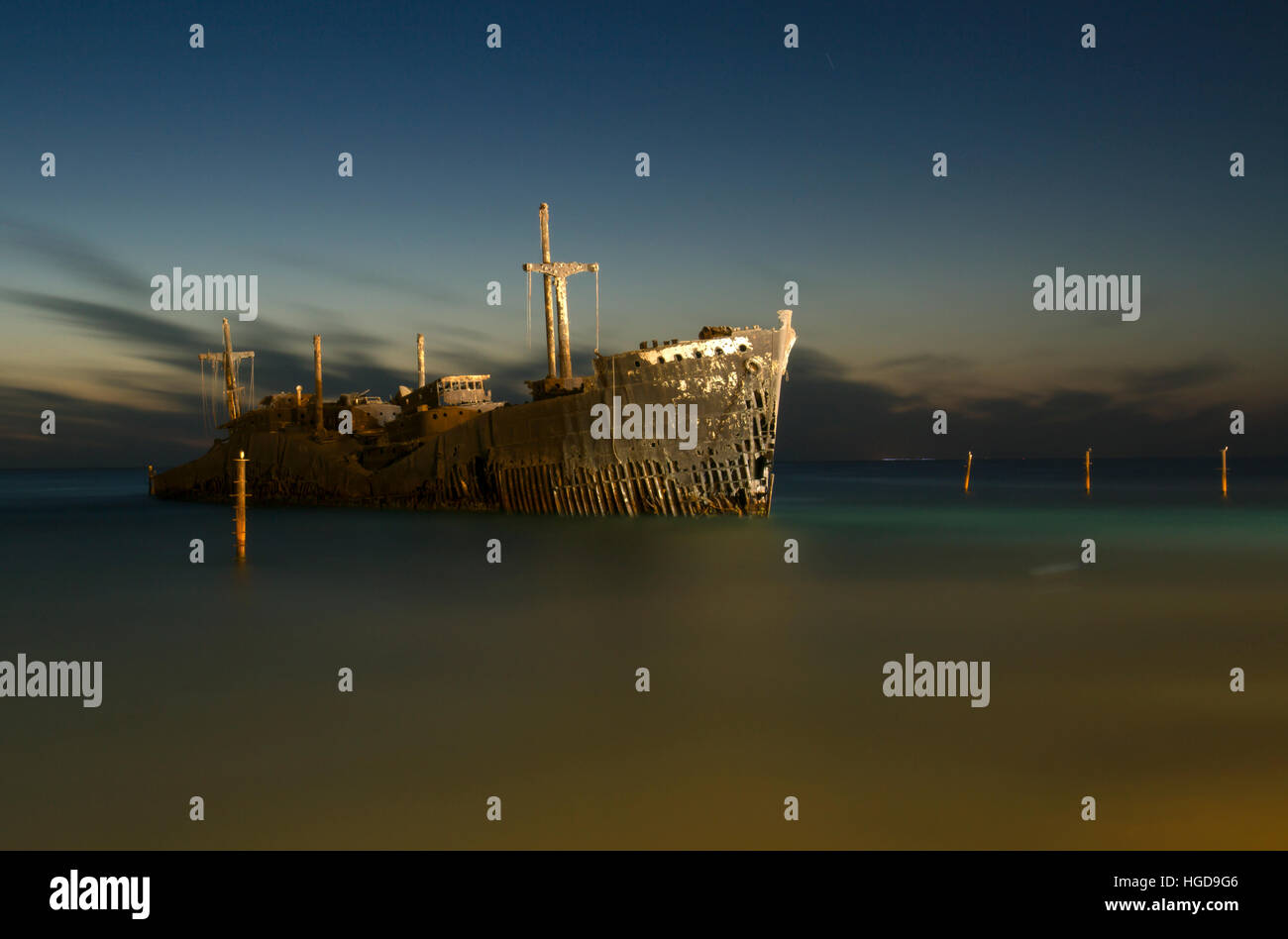 Abbandonato Nave cargo nel Golfo Persico vicino a Kish Island, Iran Foto Stock