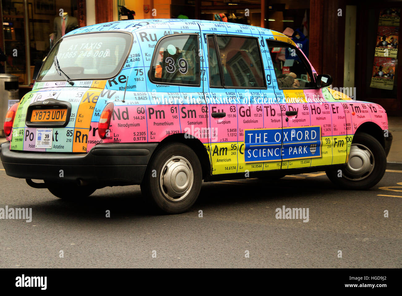 Oxford Taxi Visualizzazione Tabella Periodica Oxfordshire UK Foto stock -  Alamy