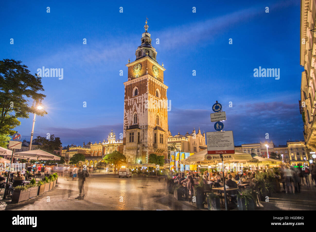 La piazza del mercato di Cracovia città di notte Foto Stock