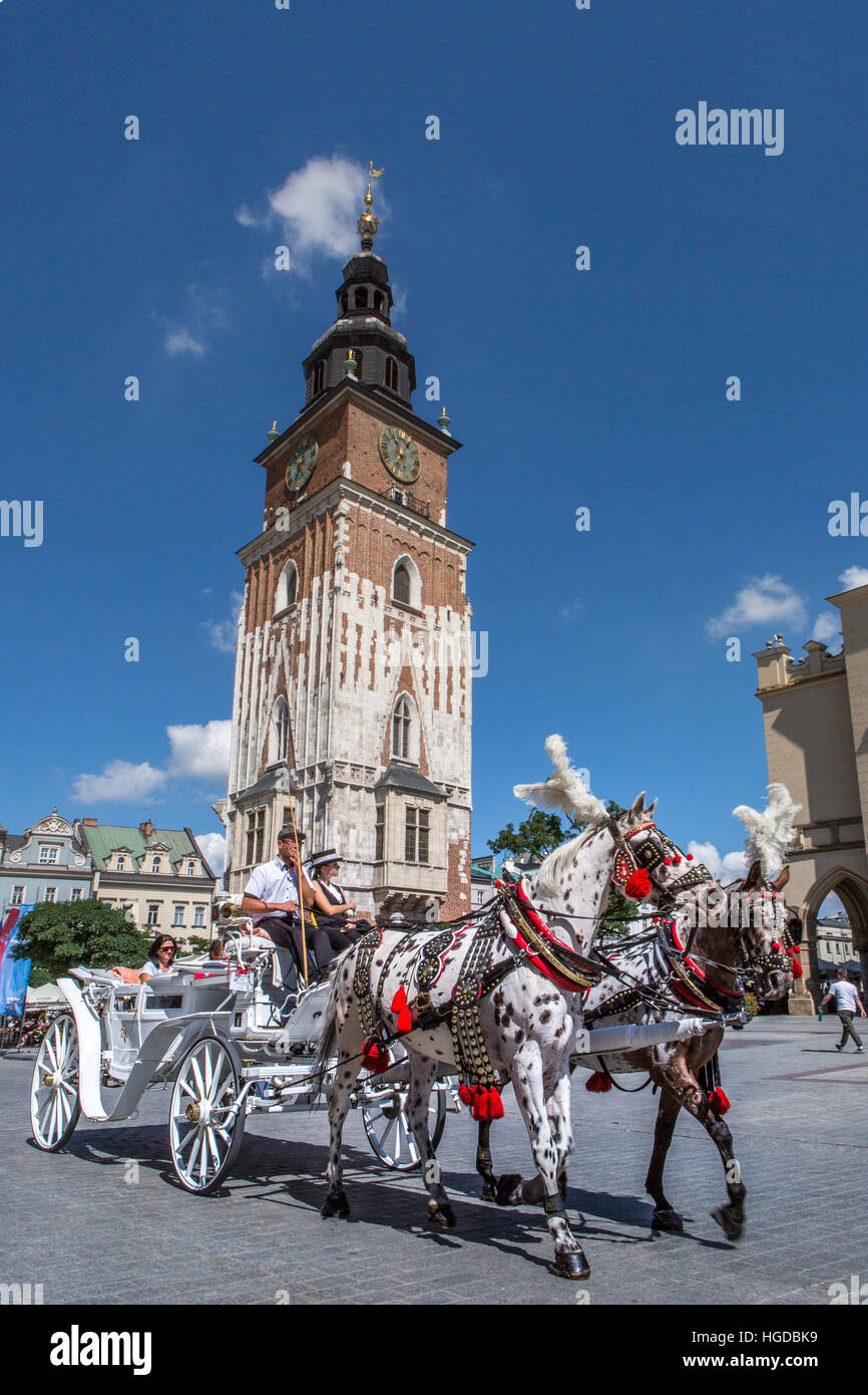 Municipio torre sulla piazza del Mercato di Cracovia Foto Stock