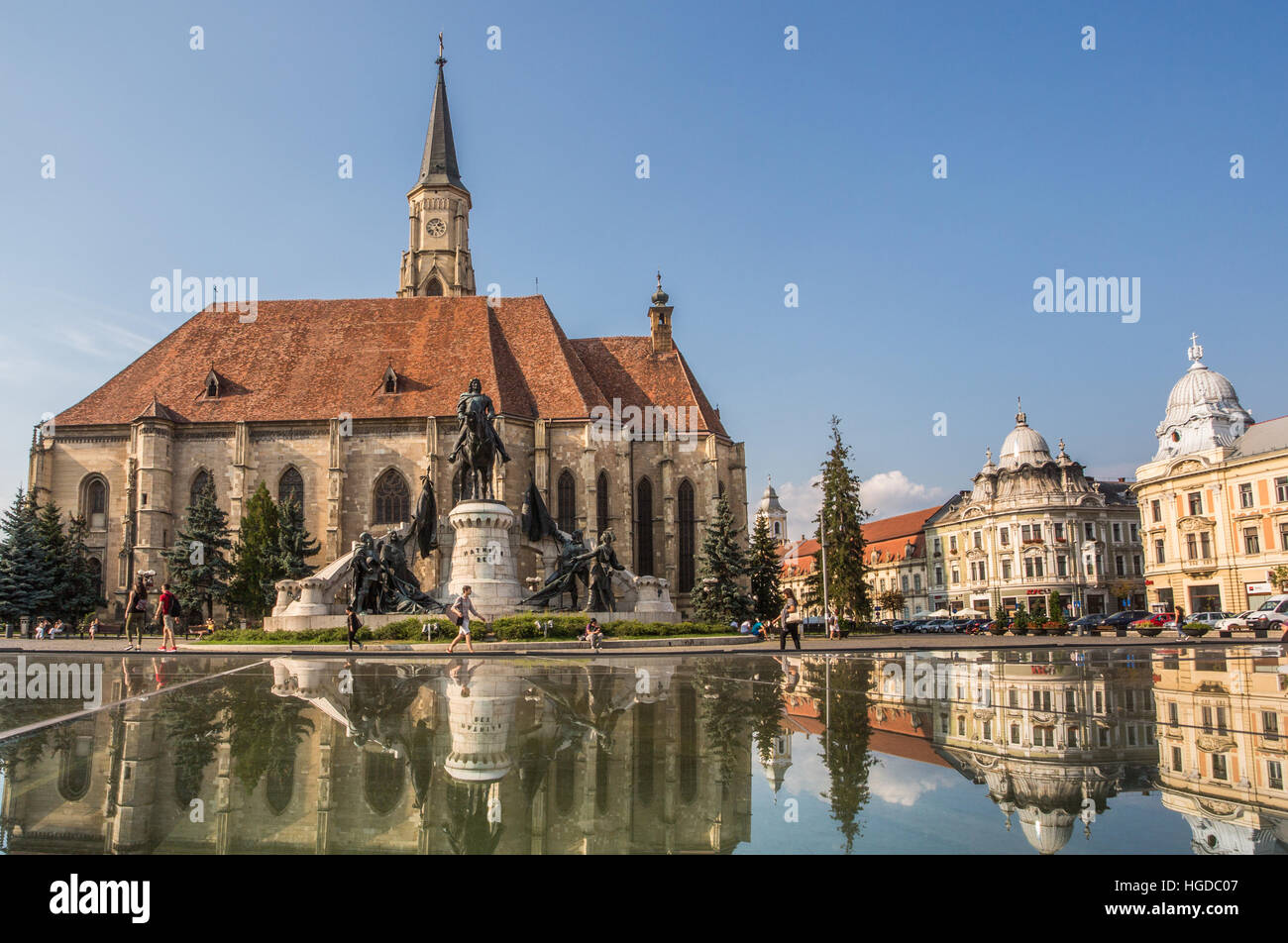 La Romania, Transilvania, Cluj Napoca City, Mathia Rex monumento, Chiesa di San Michele, Piazza Unirii Foto Stock