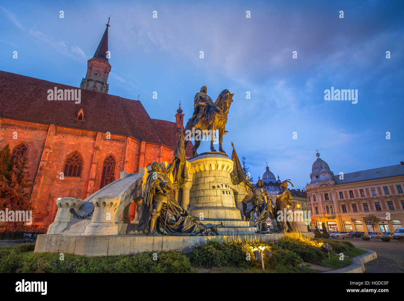 La Romania, Transilvania, Cluj Napoca City, Mathia Rex monumento, Chiesa di San Michele, Piazza Unirii Foto Stock