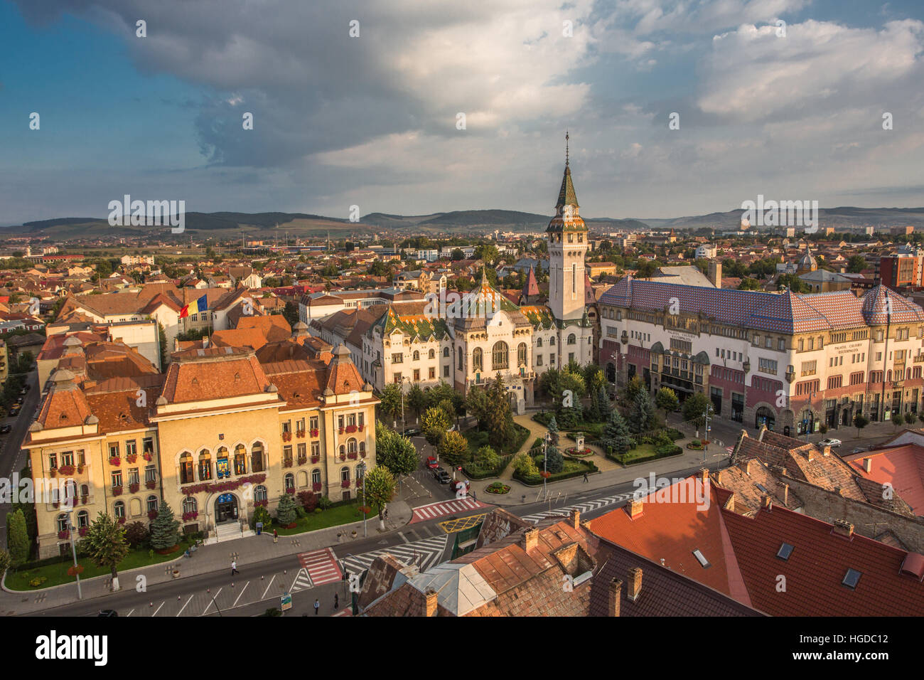 La Romania, Romania, Targu Mures City, il Municipio, il palazzo della Prefettura e il Palazzo della Cultura Foto Stock