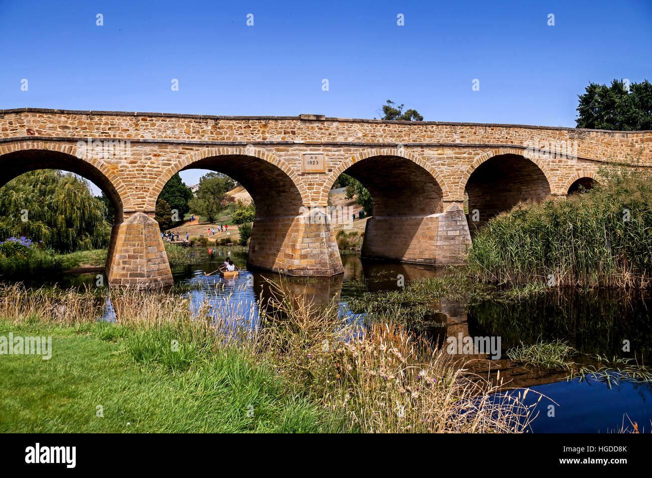 L'iconico Richmond Bridge sulla luminosa giornata di sole. La Tasmania, Australia Foto Stock