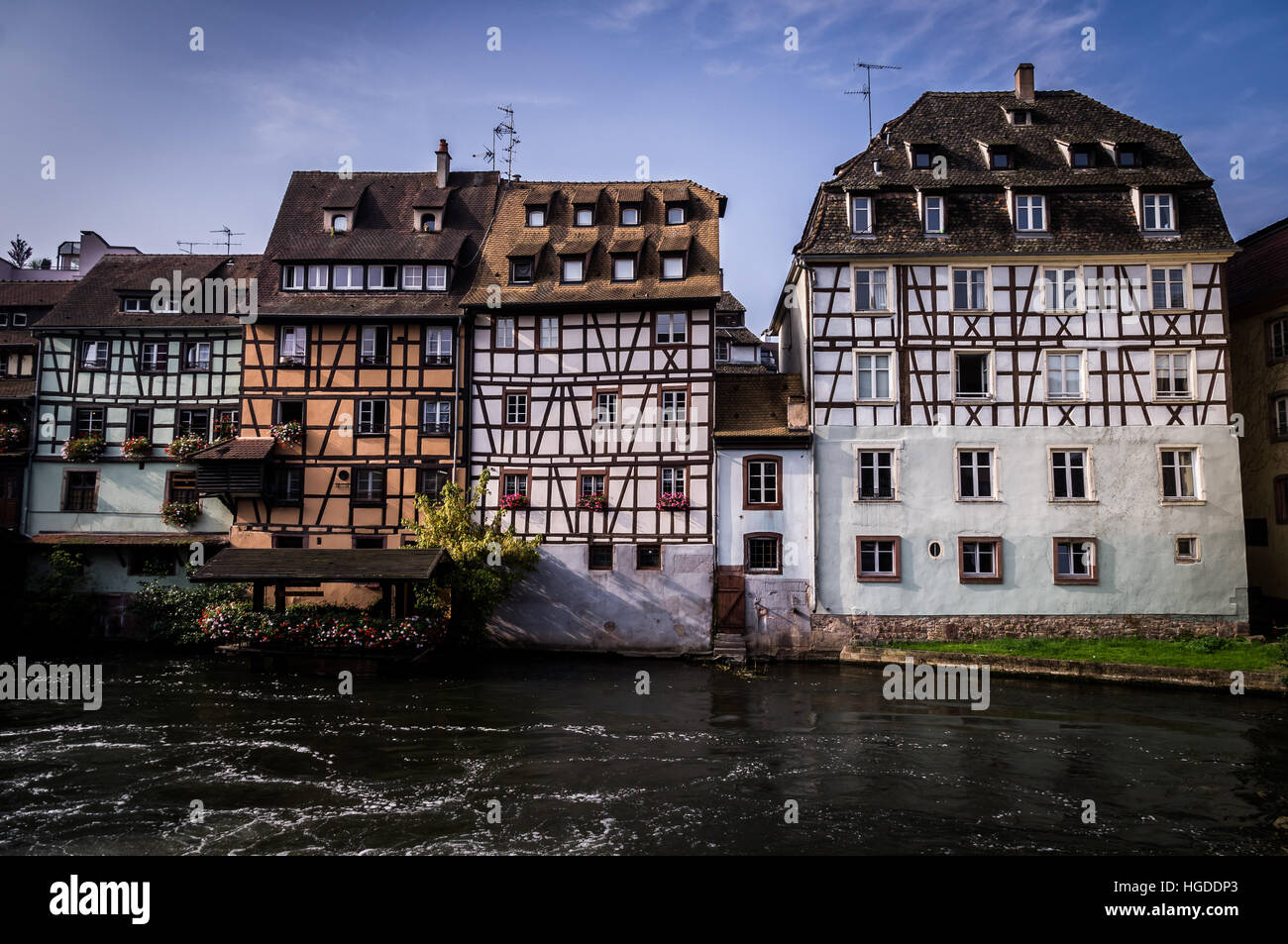 Vecchie case della città nel quartiere Petite France in Strassburg, Alsazia Foto Stock
