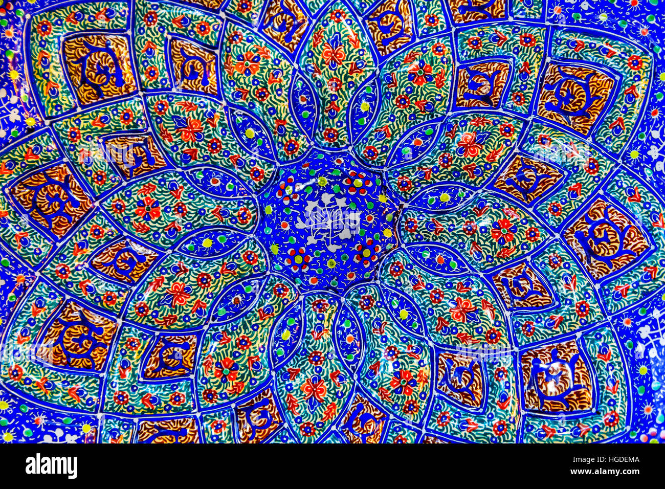 Antichi arabi designs islamici con le ceramiche blu di Madaba in Giordania Foto Stock