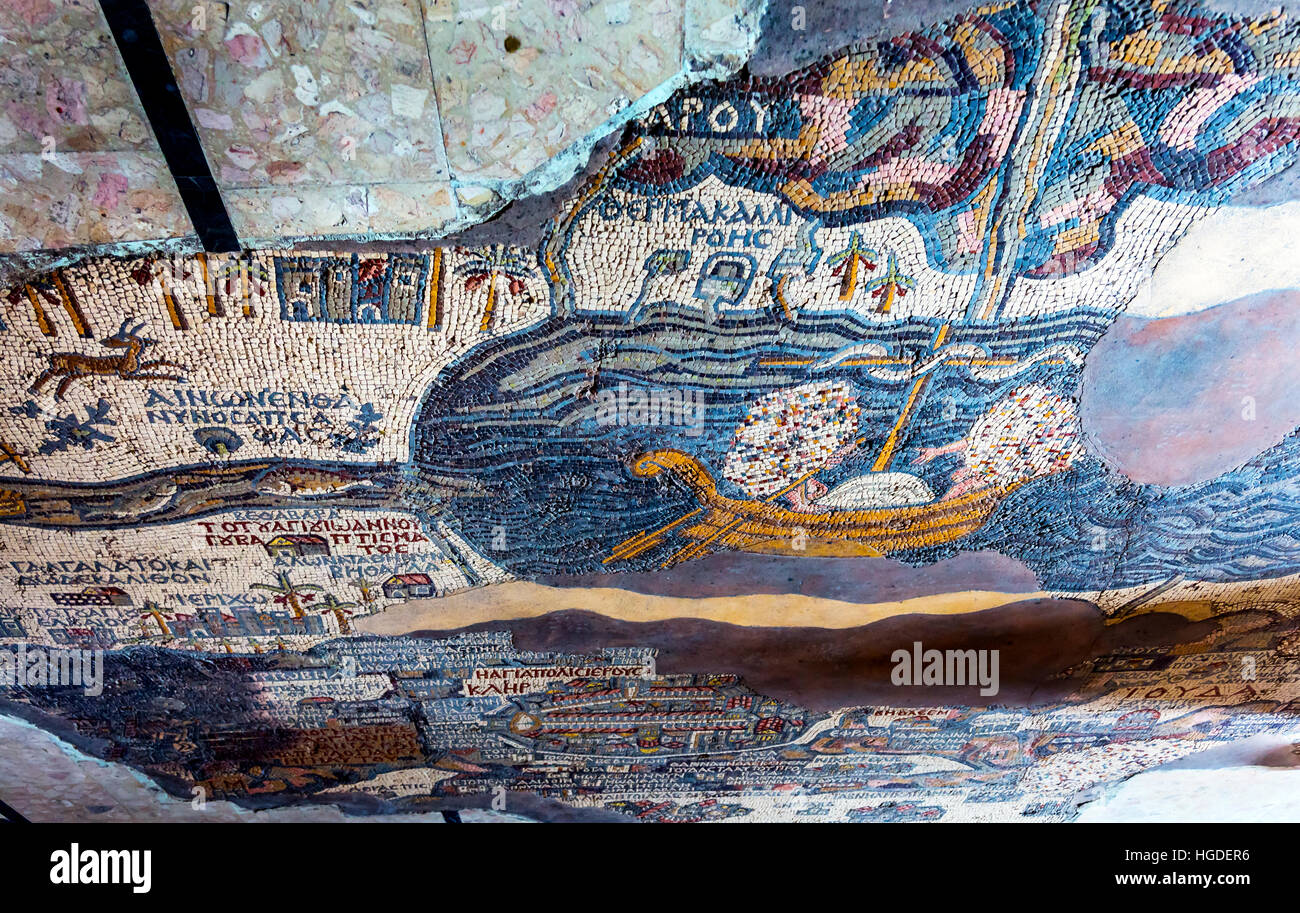 Antica vi secolo Mappa Fiume Giordano Mar Morto mosaico sul pavimento Saint George chiesa Greco Ortodossa Madaba in Giordania. Mosaico scoperto 1884 Foto Stock