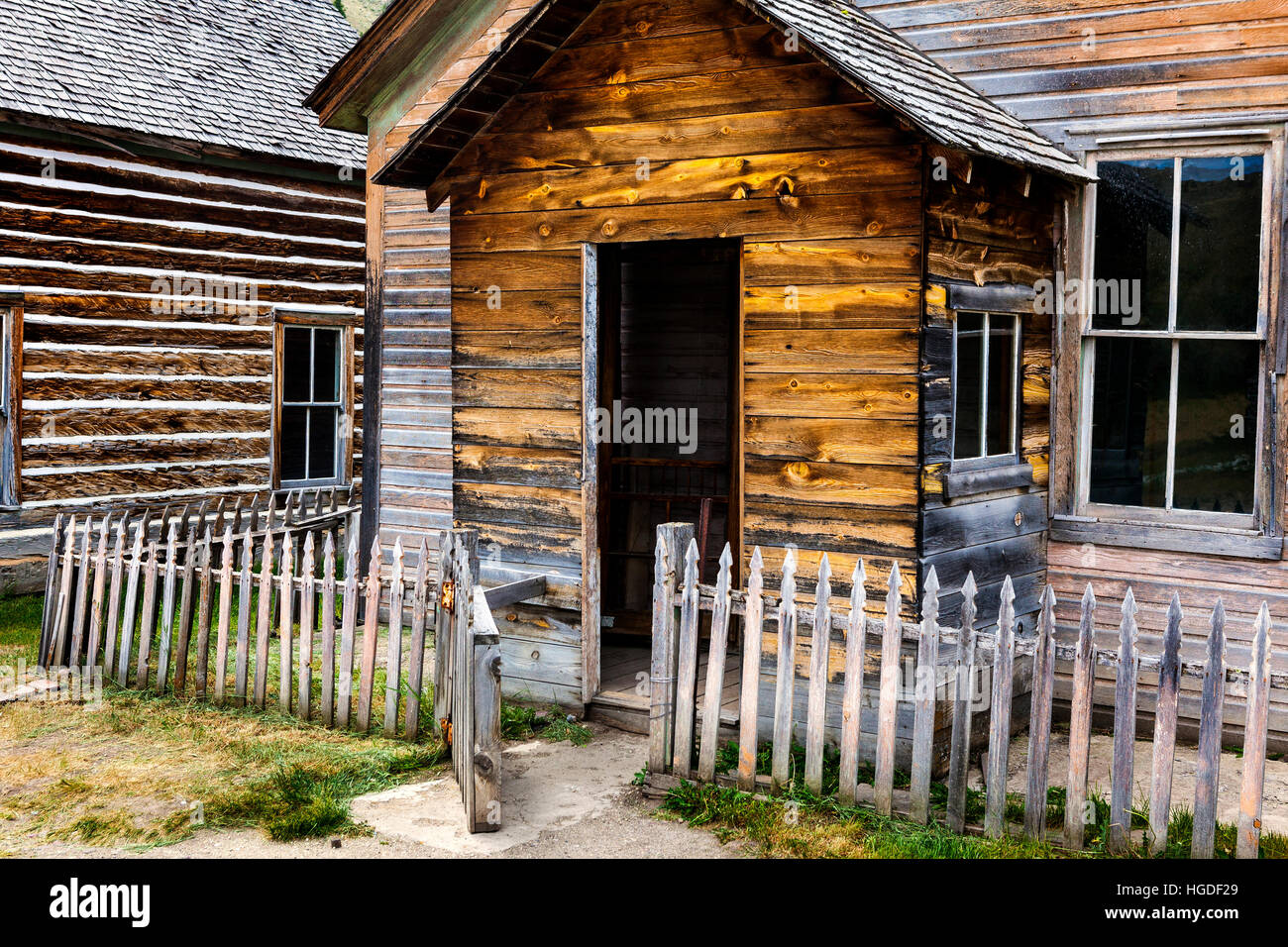 MT00033-00..MONTANA - Casa e porta a Bannack parco dello stato. Bannack è conservato il gold rush town da 1860's. Foto Stock