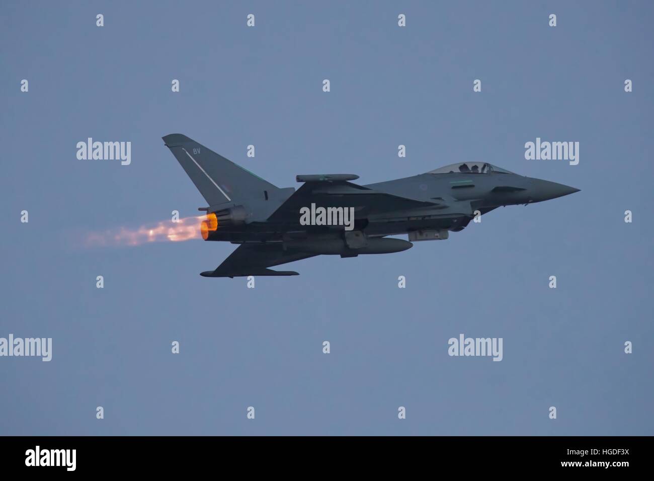 RAF Eurofighter Typhoon eseguendo un display di sera a Bournemouth Air Festival Foto Stock
