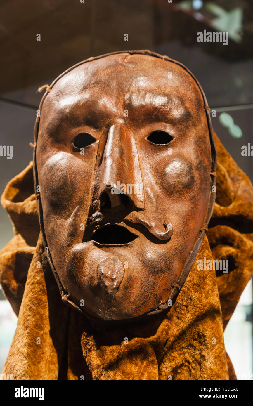 In Germania, in Baviera, la Strada Romantica, Rothenburg-OB van-der-Tauber, Kriminal Museum, presentano del xvii secolo del carnefice Mask Foto Stock
