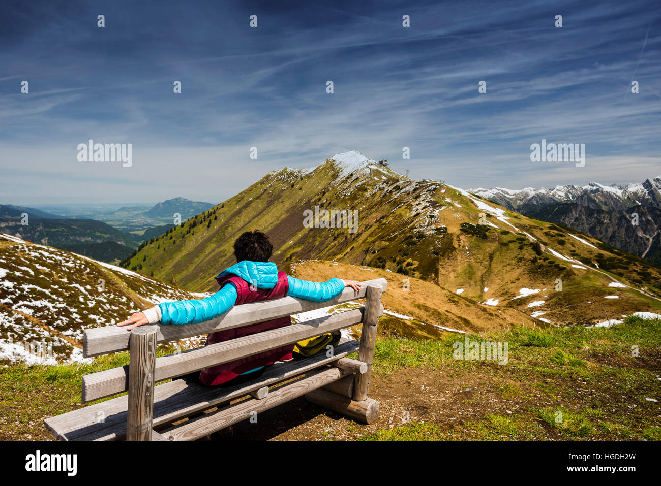 Donna, escursionismo, Algovia, Bavaria Foto Stock