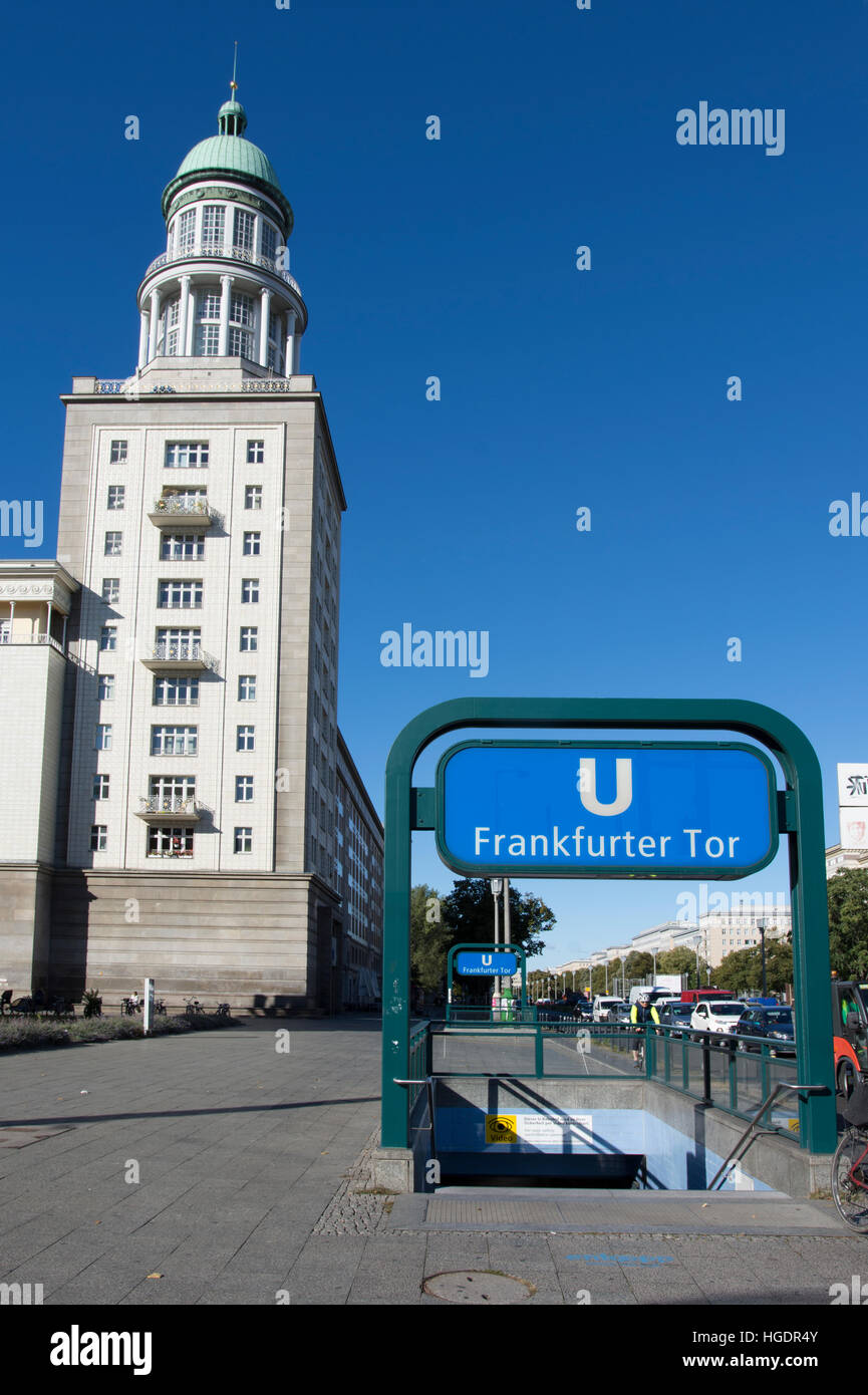 La Frankfurter Tor la stazione della metropolitana di Berlino Foto Stock