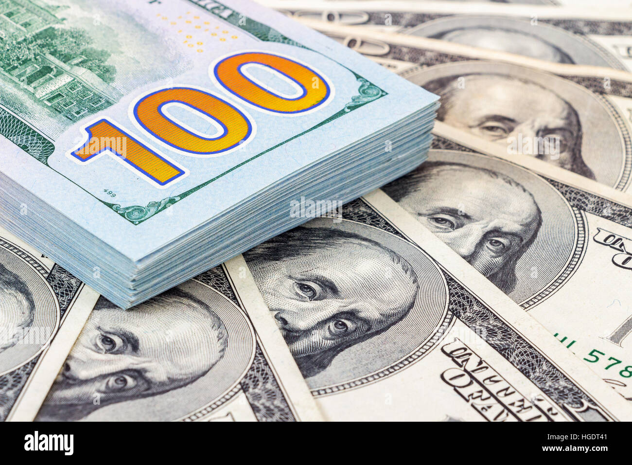 Cumulo di un centinaio di american Dollar Bills close up Foto Stock