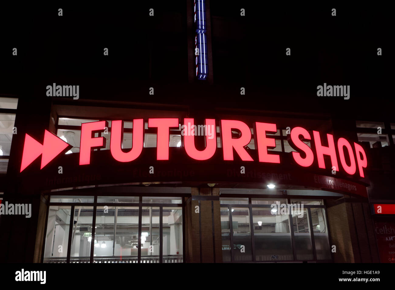 Un segno al di fuori delle Future Shop store su Ste-Catherine street nel centro di Montreal Foto Stock