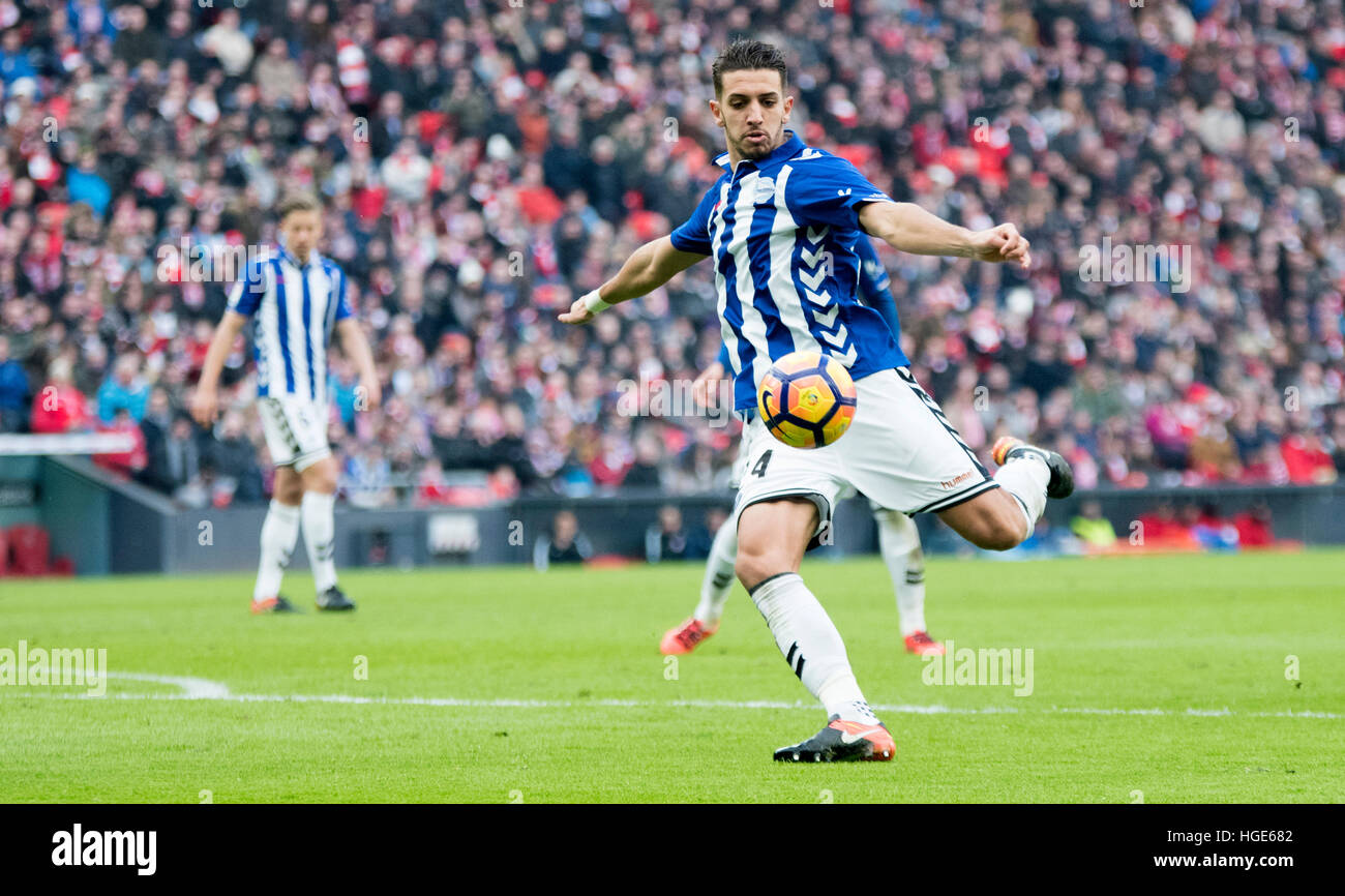 Bilbao, Spagna. 8 gennaio, 2017. Cristian Espinoza (avanti, Alaves) in azione durante la partita di calcio della diciassettesima round della stagione 2016/2017 del campionato spagnolo "La Liga " tra Athletic Club e Deportivo Alaves a Stadio di San Mames su Gennaio 8, 2017 a Bilbao, Spagna. ©David Gato/Alamy Live News Foto Stock